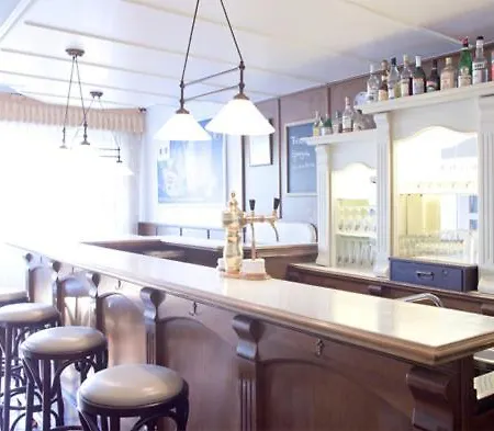 ホテル Restaurant Ruewe Löningen